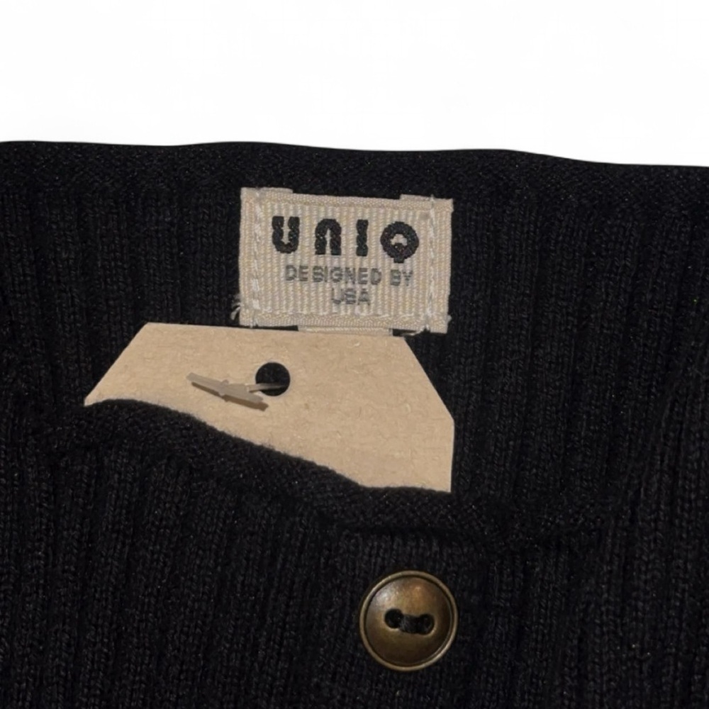 Uniq NWT Juniors Black Sweater Material Cropped Tank Top in size 1 Juniors - Picture 4 of 5